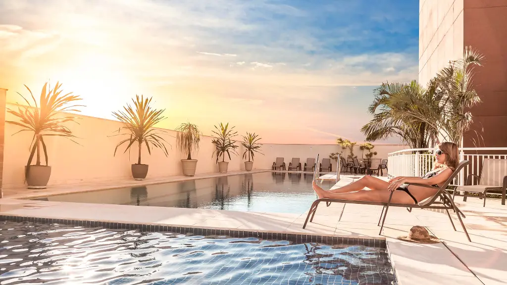 piscina-delmond-hotel-8.webp